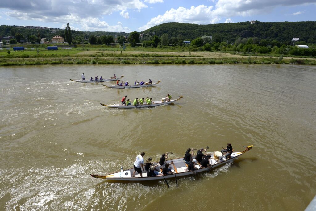 Dragon boats race in the south of Prague